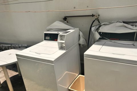 Condo in Miami Beach, Florida  № 2067725 - photo 14