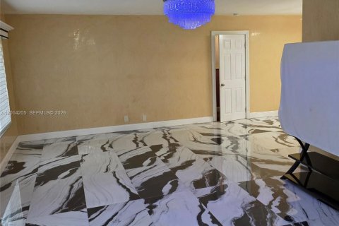 House in Plantation, Florida 4 bedrooms, 192.96 sq.m. № 2076377 - photo 3