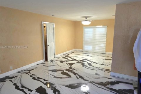 House in Plantation, Florida 4 bedrooms, 192.96 sq.m. № 2076377 - photo 4