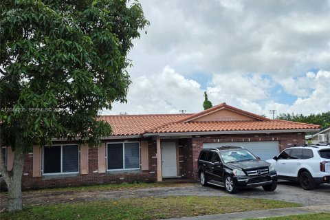 House in Plantation, Florida 4 bedrooms, 192.96 sq.m. № 2076377