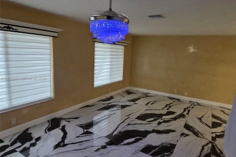 House in Plantation, Florida 4 bedrooms, 192.96 sq.m. № 2076377 - photo 2