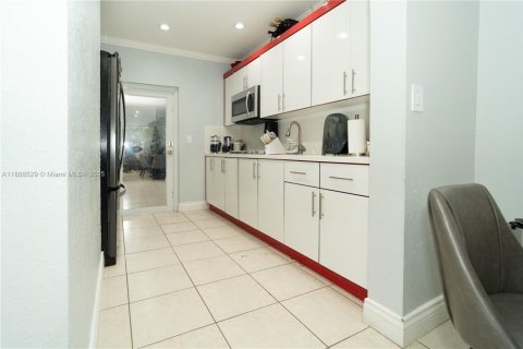 Condo in Hialeah, Florida, 3 bedrooms  № 1944246 - photo 13
