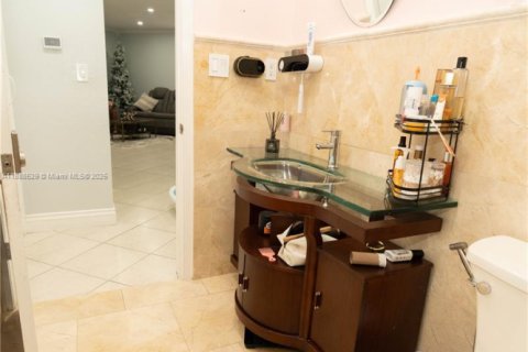 Condo in Hialeah, Florida, 3 bedrooms  № 1944246 - photo 27