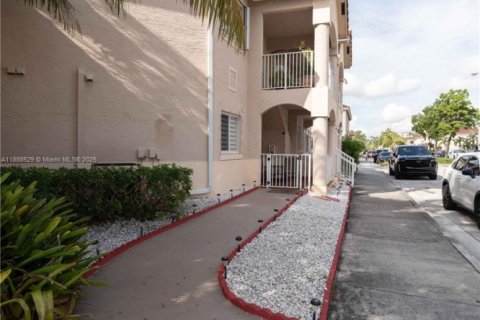 Condo in Hialeah, Florida, 3 bedrooms  № 1944246 - photo 3
