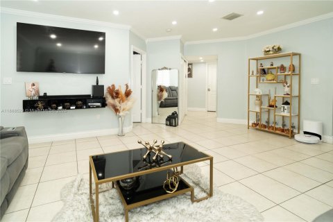 Condo in Hialeah, Florida, 3 bedrooms  № 1944246 - photo 9