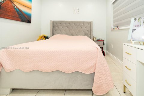 Condo in Hialeah, Florida, 3 bedrooms  № 1944246 - photo 23