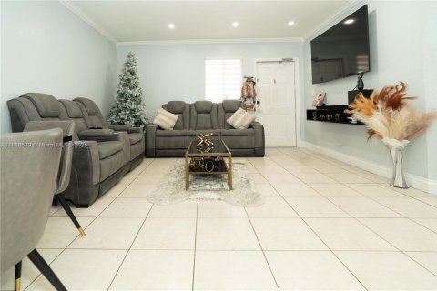Condo in Hialeah, Florida, 3 bedrooms  № 1944246 - photo 11