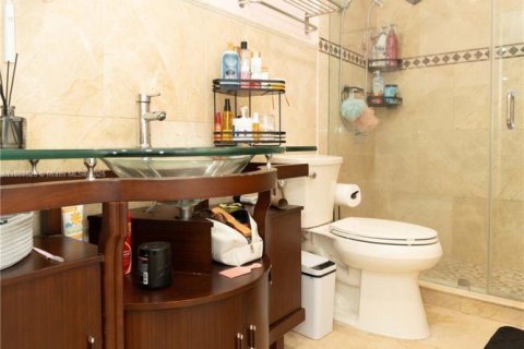 Condo in Hialeah, Florida, 3 bedrooms  № 1944246 - photo 28