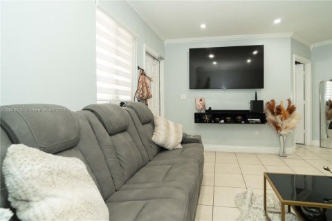 Condo in Hialeah, Florida, 3 bedrooms  № 1944246 - photo 8