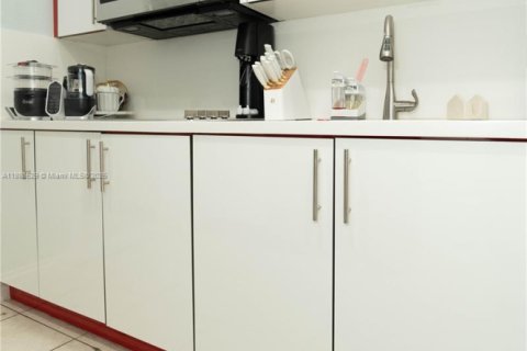 Condo in Hialeah, Florida, 3 bedrooms  № 1944246 - photo 15