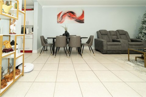 Condo in Hialeah, Florida, 3 bedrooms  № 1944246 - photo 12