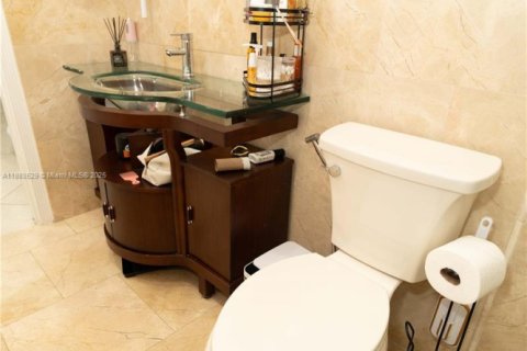 Condo in Hialeah, Florida, 3 bedrooms  № 1944246 - photo 30