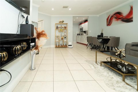 Condo in Hialeah, Florida, 3 bedrooms  № 1944246 - photo 7