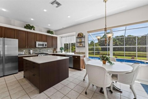 House in Tampa, Florida 4 bedrooms, 242.75 sq.m. № 1797259 - photo 8