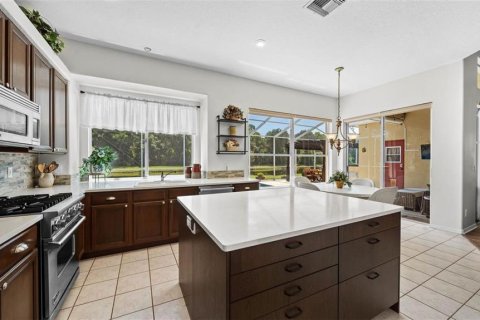 House in Tampa, Florida 4 bedrooms, 242.75 sq.m. № 1797259 - photo 6