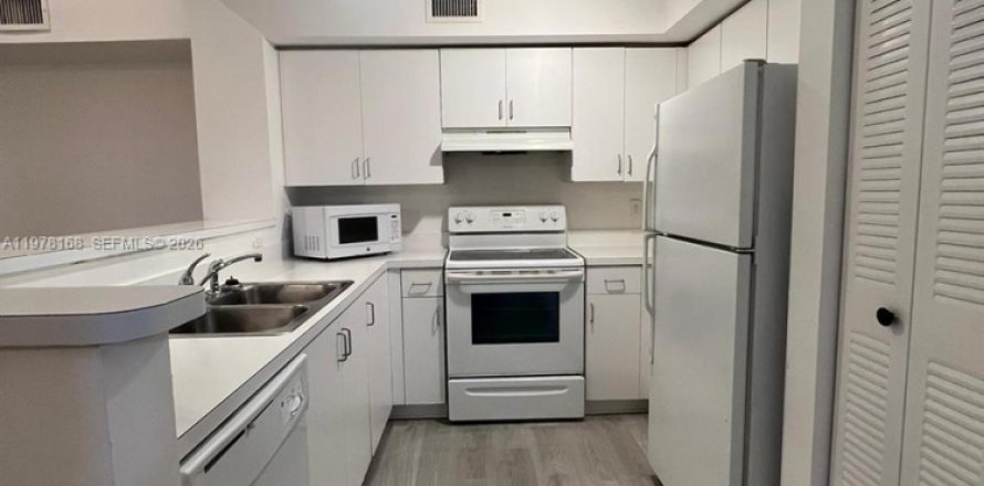 Condo à Miramar, Floride, 2 chambres  № 2042041