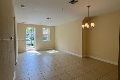 Condominio en alquiler en Pembroke Pines, Florida, 3 dormitorios, 122.45 m2 № 2029616 - foto 3