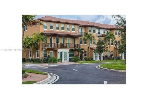 Condominio en alquiler en Pembroke Pines, Florida, 3 dormitorios, 122.45 m2 № 2029616 - foto 22