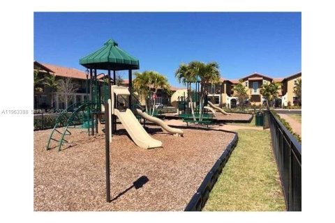 Condominio en alquiler en Pembroke Pines, Florida, 3 dormitorios, 122.45 m2 № 2029616 - foto 21