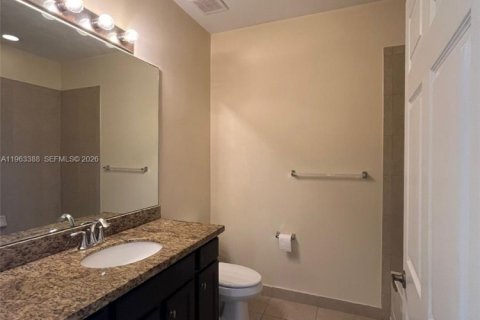 Condominio en alquiler en Pembroke Pines, Florida, 3 dormitorios, 122.45 m2 № 2029616 - foto 12