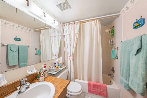 Casa en venta en Brandon, Florida, 4 dormitorios, 149.39 m2 № 1670221 - foto 19