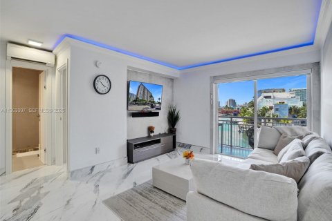 Copropriété à louer à Sunny Isles Beach, Floride: 1 chambre, 64.57 m2 № 2025842 - photo 3