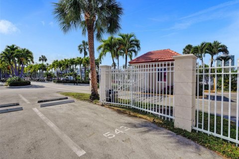 Copropriété à louer à Sunny Isles Beach, Floride: 1 chambre, 64.57 m2 № 2025842 - photo 30