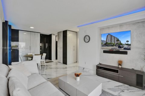 Copropriété à louer à Sunny Isles Beach, Floride: 1 chambre, 64.57 m2 № 2025842 - photo 6