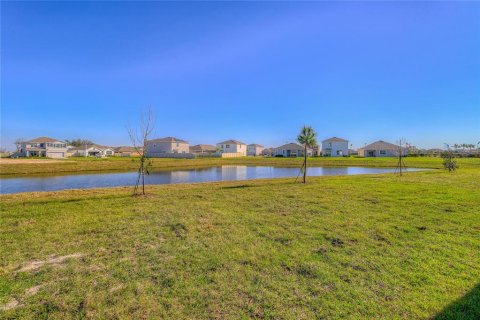 House in Wesley Chapel, Florida 4 bedrooms, 171.5 sq.m. № 2105426 - photo 3