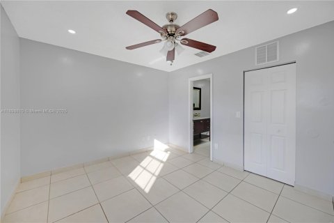 Condo in Hialeah, Florida, 3 bedrooms  № 1953652 - photo 17