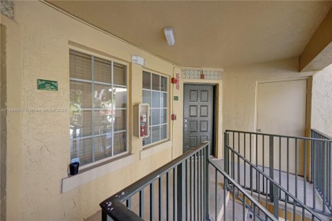 Condo in Hialeah, Florida, 3 bedrooms  № 1953652 - photo 4