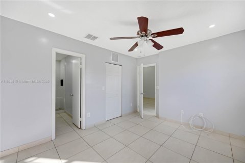 Condo in Hialeah, Florida, 3 bedrooms  № 1953652 - photo 13