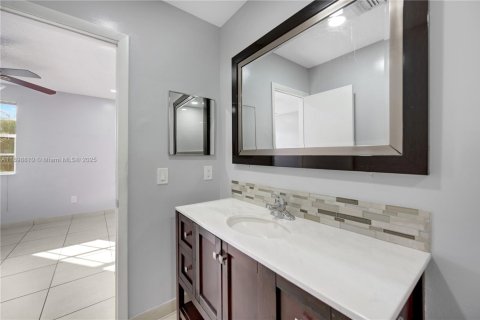 Condo in Hialeah, Florida, 3 bedrooms  № 1953652 - photo 19