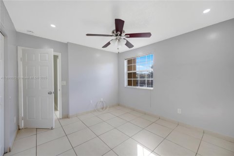 Condo in Hialeah, Florida, 3 bedrooms  № 1953652 - photo 21