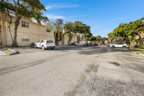 Condo in Hialeah, Florida, 3 bedrooms  № 1953652 - photo 28