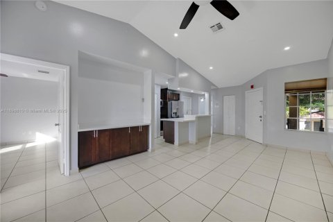 Condo in Hialeah, Florida, 3 bedrooms  № 1953652 - photo 6