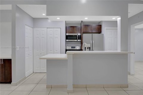 Condo in Hialeah, Florida, 3 bedrooms  № 1953652 - photo 7
