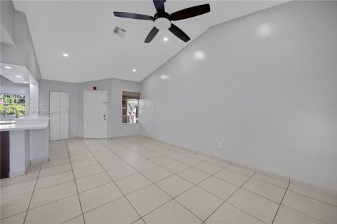 Condo in Hialeah, Florida, 3 bedrooms  № 1953652 - photo 12