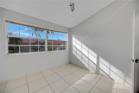 Condo in Hialeah, Florida, 3 bedrooms  № 1953652 - photo 23