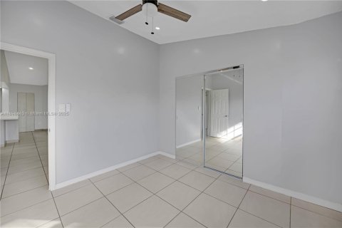 Condo in Hialeah, Florida, 3 bedrooms  № 1953652 - photo 15