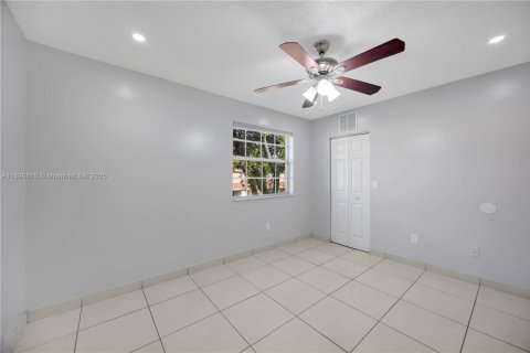 Condo in Hialeah, Florida, 3 bedrooms  № 1953652 - photo 27