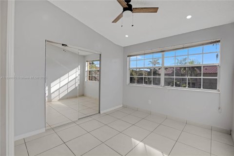 Condo in Hialeah, Florida, 3 bedrooms  № 1953652 - photo 24
