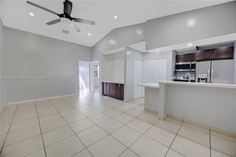 Condo in Hialeah, Florida, 3 bedrooms  № 1953652 - photo 5