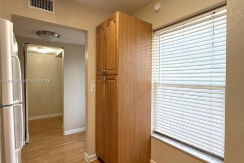 Copropriété à louer à Tamarac, Floride: 1 chambre, 61.32 m2 № 2003998 - photo 3