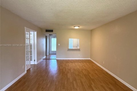 Copropriété à louer à Tamarac, Floride: 1 chambre, 61.32 m2 № 2003998 - photo 6