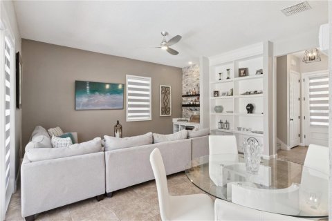 House in Four Corners, Florida 4 bedrooms, 177.07 sq.m. № 2094740 - photo 6