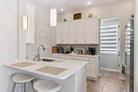 House in Four Corners, Florida 4 bedrooms, 177.07 sq.m. № 2094740 - photo 7
