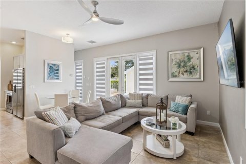 House in Four Corners, Florida 4 bedrooms, 177.07 sq.m. № 2094740 - photo 3
