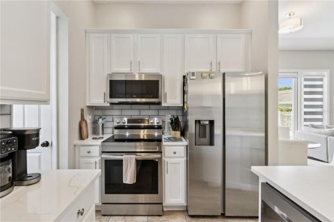 House in Four Corners, Florida 4 bedrooms, 177.07 sq.m. № 2094740 - photo 2