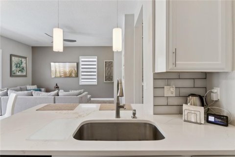 House in Four Corners, Florida 4 bedrooms, 177.07 sq.m. № 2094740 - photo 16